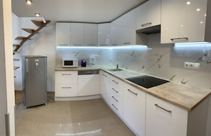 Fridge, microwave, stovetop, coffee/tea maker