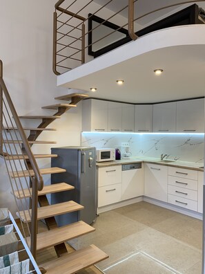 Fridge, microwave, stovetop, coffee/tea maker