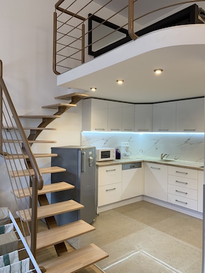 Fridge, microwave, stovetop, coffee/tea maker