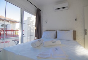 Doppelzimmer, Balkon | Verdunkelungsvorhänge, Bügeleisen/Bügelbrett, kostenloses WLAN