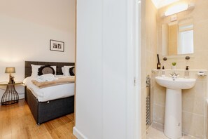 Studio | Bathroom
