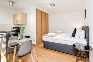 Living area - Kings Road Apartments (London)