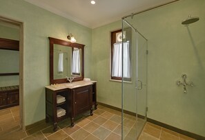 Rom – classic | Bad | Dusj og håndklær