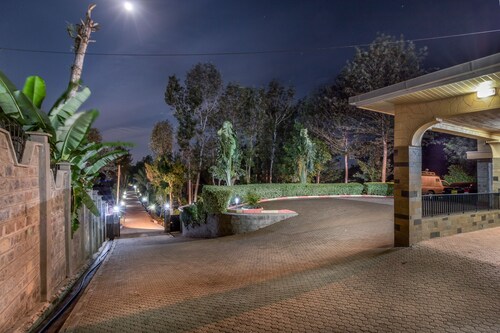 Azima Wellness Retreat Center.Shared room- 2 beds.