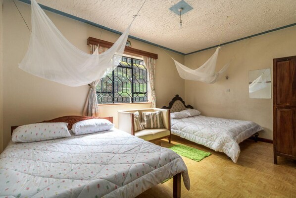 1 bedroom, WiFi - Azima Wellness Retreat Center.Shared room- 2 beds. (Nairobi)
