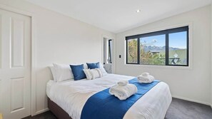 7 quartos, ferros/tábuas de passar roupa, Wi-Fi, roupa de cama