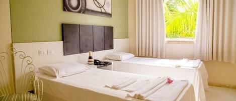 Minibar, desk, laptop workspace, free WiFi