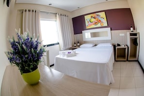 Minibar, desk, laptop workspace, free WiFi - Eunapolis Plaza Hotel (Eunapolis)