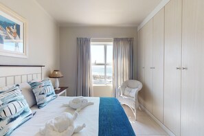 Comfort Apartment, 3 Bedrooms - Estoril Beachfront Condo (Mossel Bay)