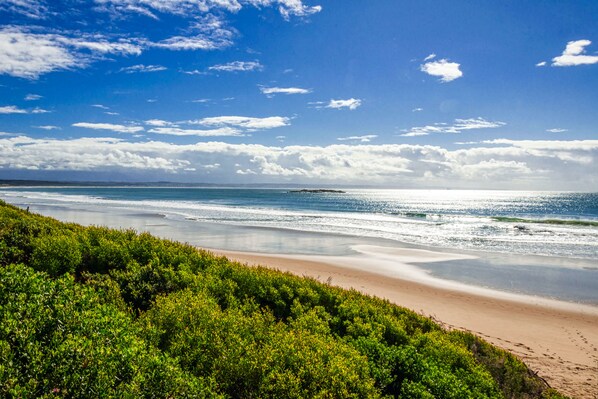On the beach - Estoril Beachfront Condo (Mossel Bay)