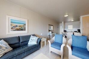 Comfort Apartment, 3 Bedrooms | Living room - Estoril Beachfront Condo (Mossel Bay)