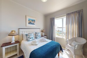 Comfort Apartment, 3 Bedrooms | Blackout drapes, iron/ironing board, bed sheets