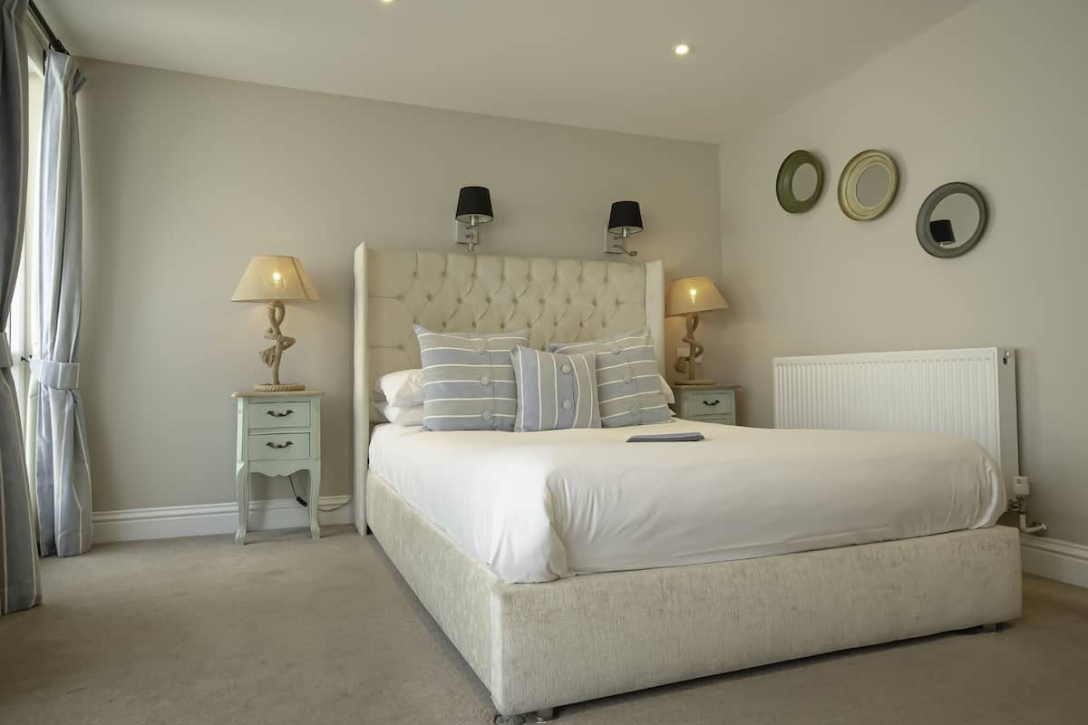 Economy Double Room | Iron/ironing board, free WiFi, bed sheets