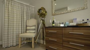 Economy Double Room | Iron/ironing board, free WiFi, bed sheets