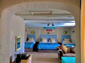 Family Quadruple Room | Iron/ironing board, free WiFi, bed sheets