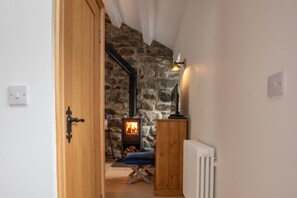 Interior - Romantic and cosy cottage,  countryside views, near to the beach and mountains (Harlech)