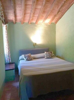 2 dormitoris, planxa i posts de planxar, wifi i roba de llit 