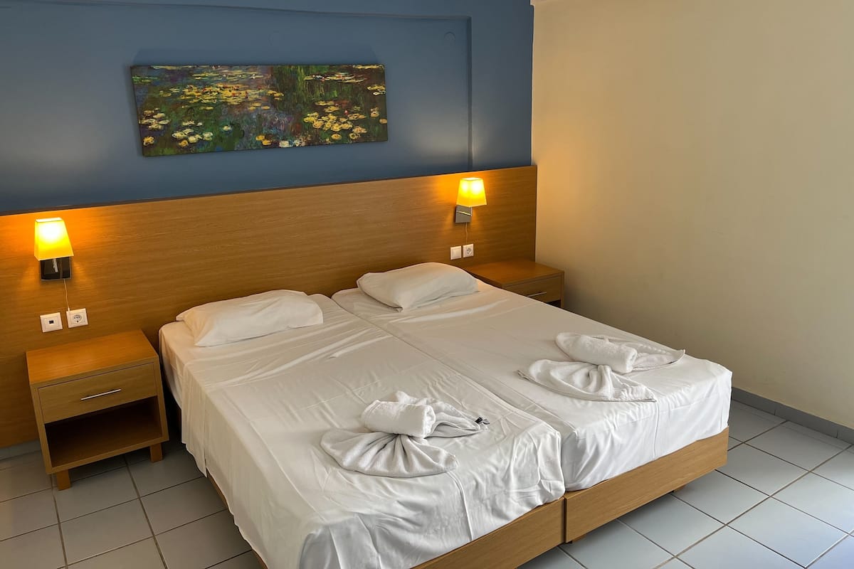 Apartment (4 Adults) | 1 bedroom, in-room safe, blackout drapes, cribs (free)