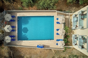 Seasonal outdoor pool, open 9:00 AM to 6:00 PM, sun loungers - Acropolis Apartments (Hersonissos)