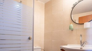Bathroom - Salame TLV Apartments (Tel Aviv)
