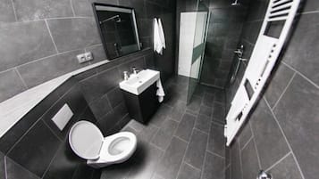 Dusche, Regendusche, Hausschuhe, Handtücher