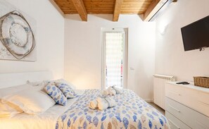 2 bedrooms, desk, soundproofing, iron/ironing board