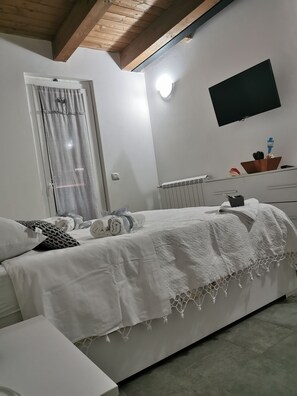 2 Schlafzimmer, Schreibtisch, schallisolierte Zimmer