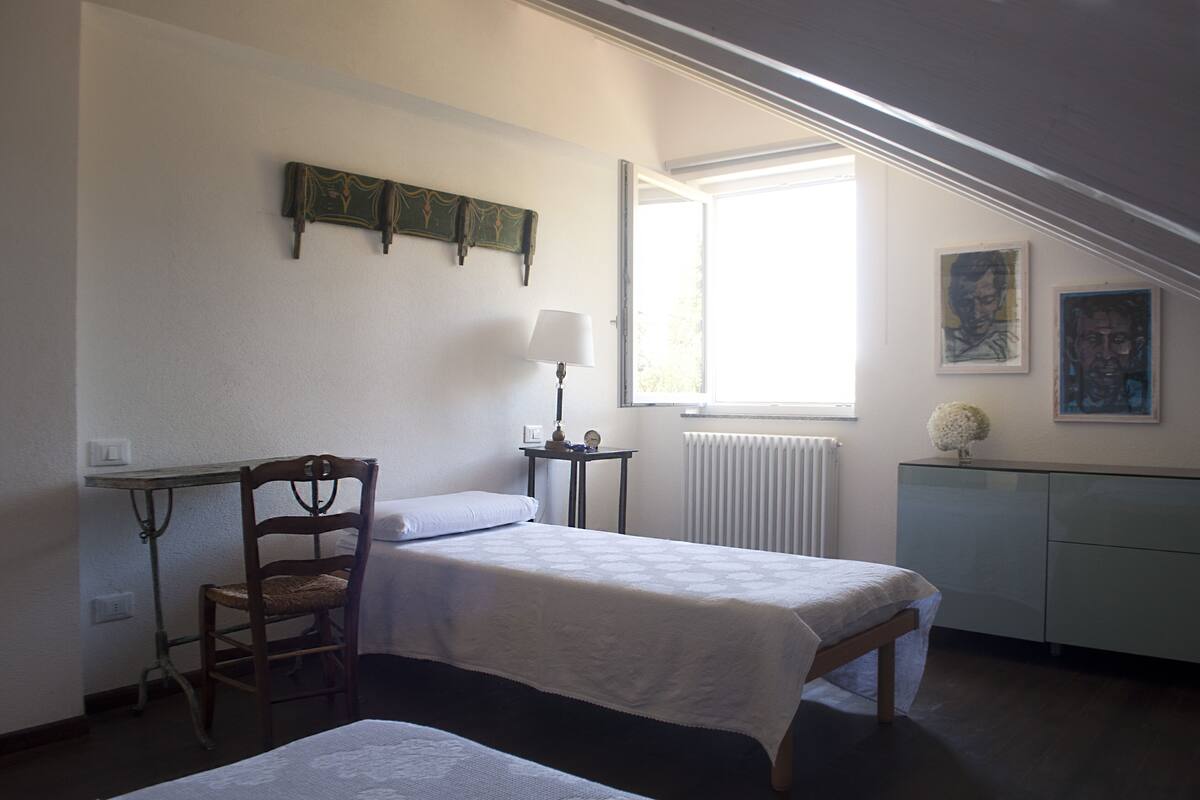 Individually furnished, blackout drapes, bed sheets