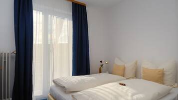 Basic Double Room, Private Bathroom (1. OG)