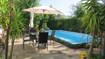 Outdoor pool, pool loungers