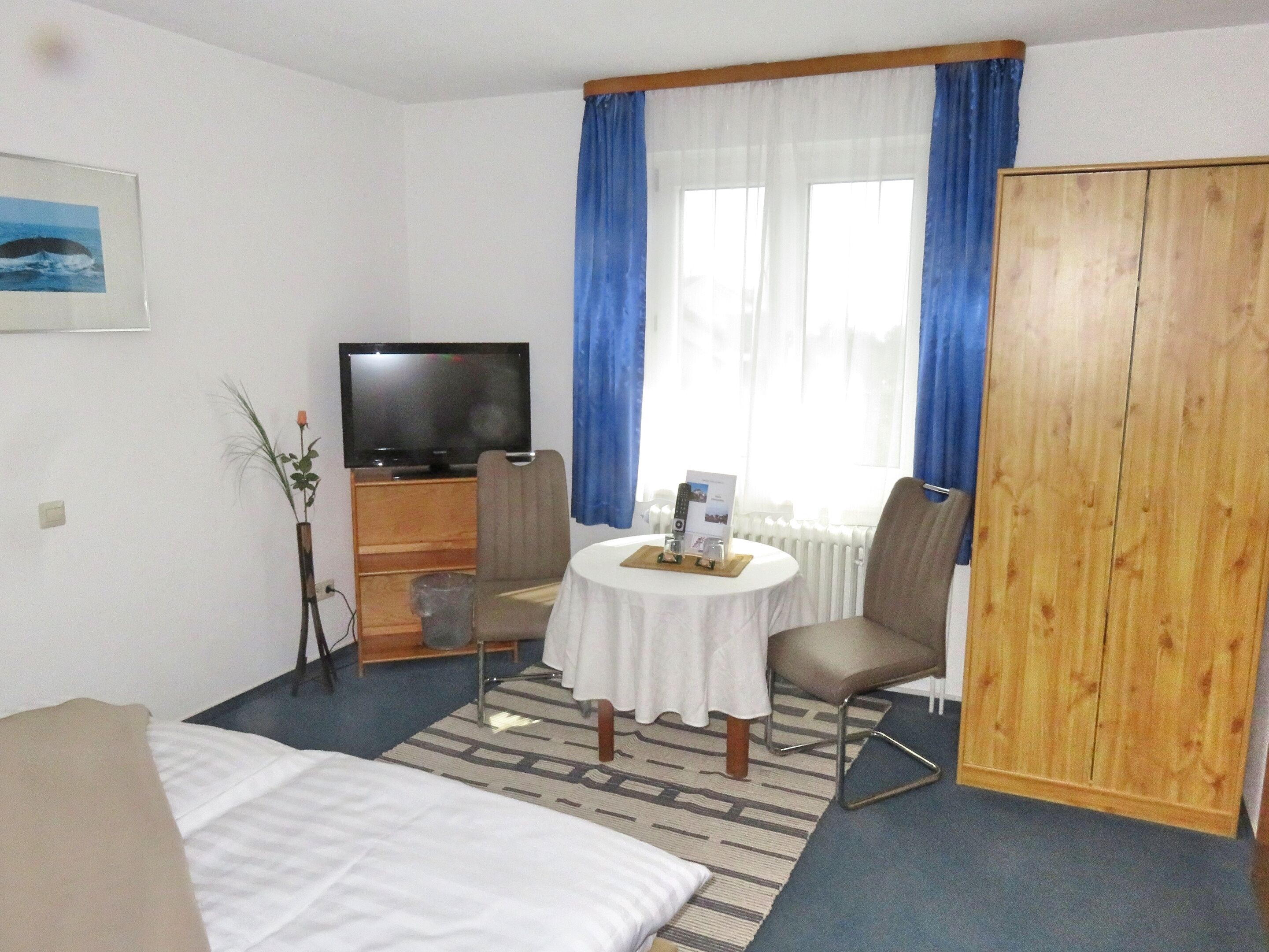 Kahden hengen superior-huone, oma kylpyhuone, järvinäköala (1.OG)