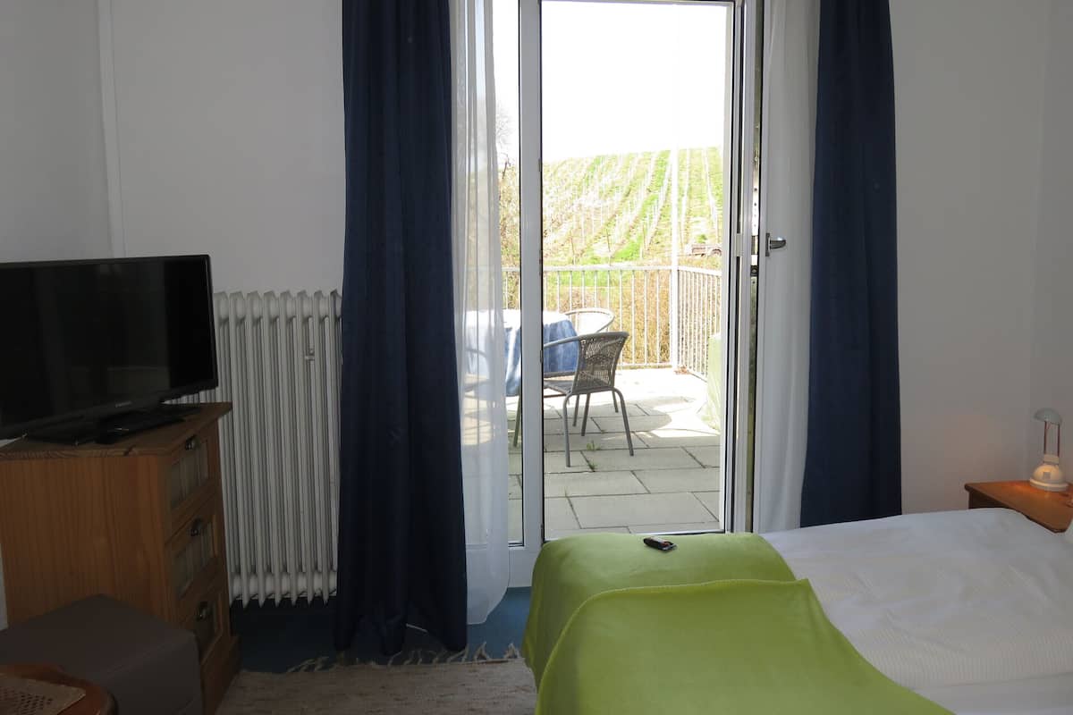 Basic Double Room, Private Bathroom (1. OG)
