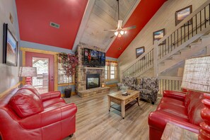 Talo, useita sänkyjä, yksityinen uima-allas | Oleskelualue | 75–tuumainen taulutelevisio, jossa kaapelikanavat