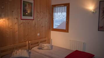 3 bedrooms, iron/ironing board, free WiFi