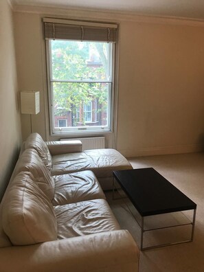 Living area - Beautiful one bedroom in Kensington (London)