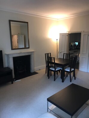 Living area - Beautiful one bedroom in Kensington (London)