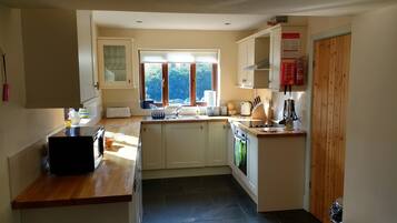 Familien-Ferienhaus, 2 Schlafzimmer | Eigene Küche | Kühlschrank, Mikrowelle, Ofen, Herdplatte