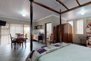 Rideaux occultants, lits bébé (gratuits), Wi-Fi gratuit, draps fournis