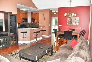 Condo, 3 Bedrooms | Living room