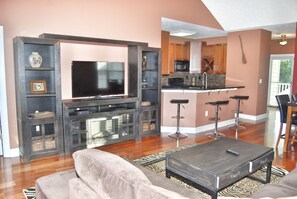 Condo, 3 Bedrooms | Living room