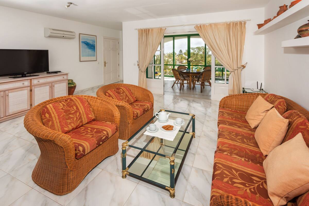 Apartment, 2 Bedrooms, Terrace | Living room