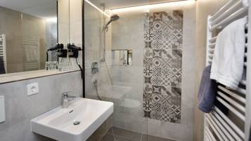 Comfort Apartment, 2 Bedrooms, Sauna, Mountain View | Bathroom | Shower, hair dryer, bathrobes, slippers