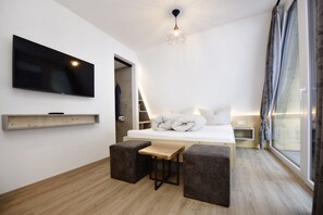 Family Apartment, 4 Bedrooms, Sauna, Mountain View | Hypo-allergenic bedding, down comforters, in-room safe - Chillas Appartements (Kappl)