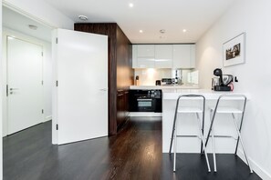 ตู้เย็น, ไมโครเวฟ, เตาอบ, กาต้มน้ำไฟฟ้า