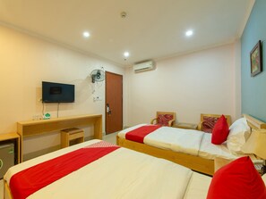 Standard Twin Room | Minibar, desk, free WiFi, bed sheets - OYO 417 Truong Son Hotel (Hanoi)