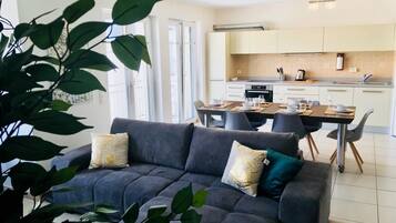 Apartamento | Zona de estar | Una Smart TV, Netflix, servicios de streaming