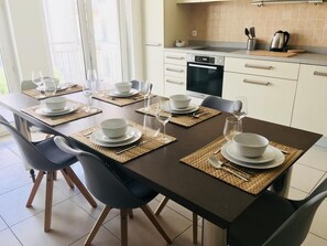 Apartemen | Makan di kamar