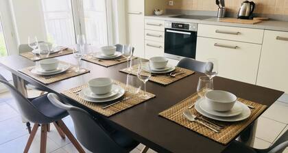 Large Art Deco Flat 100m2 in City Center - Parking