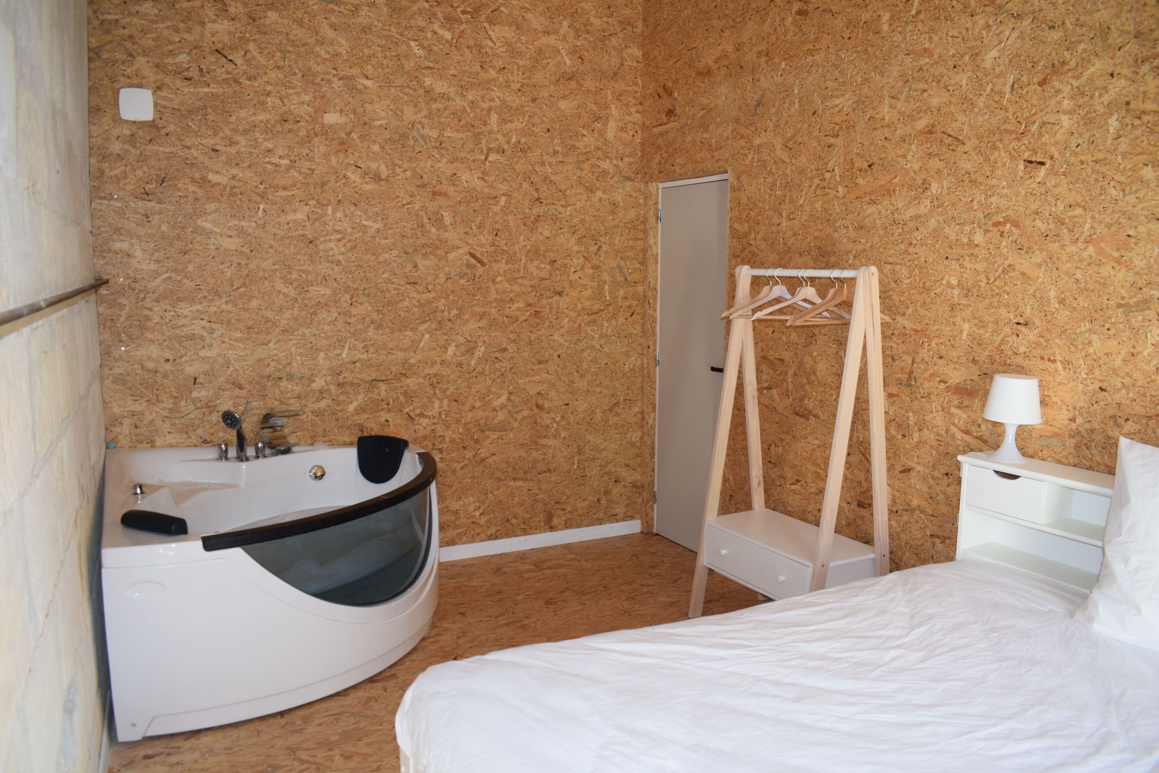 3 chambres, fer et planche à repasser, Wi-Fi gratuit, draps fournis