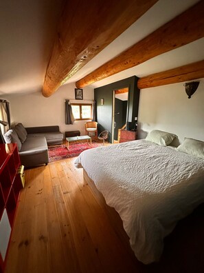 2 habitaciones, tabla de planchar con plancha y cuna de viaje 